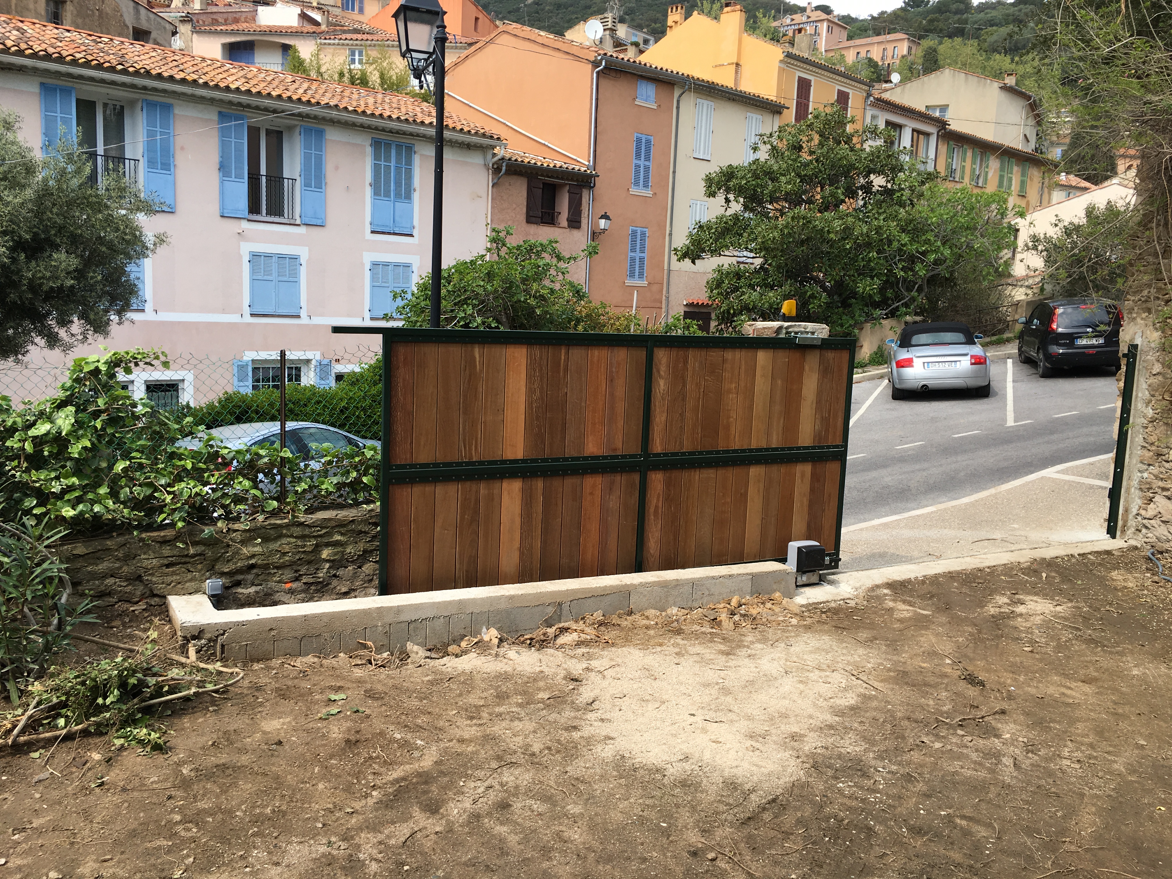 Portail battant en bois coulissant