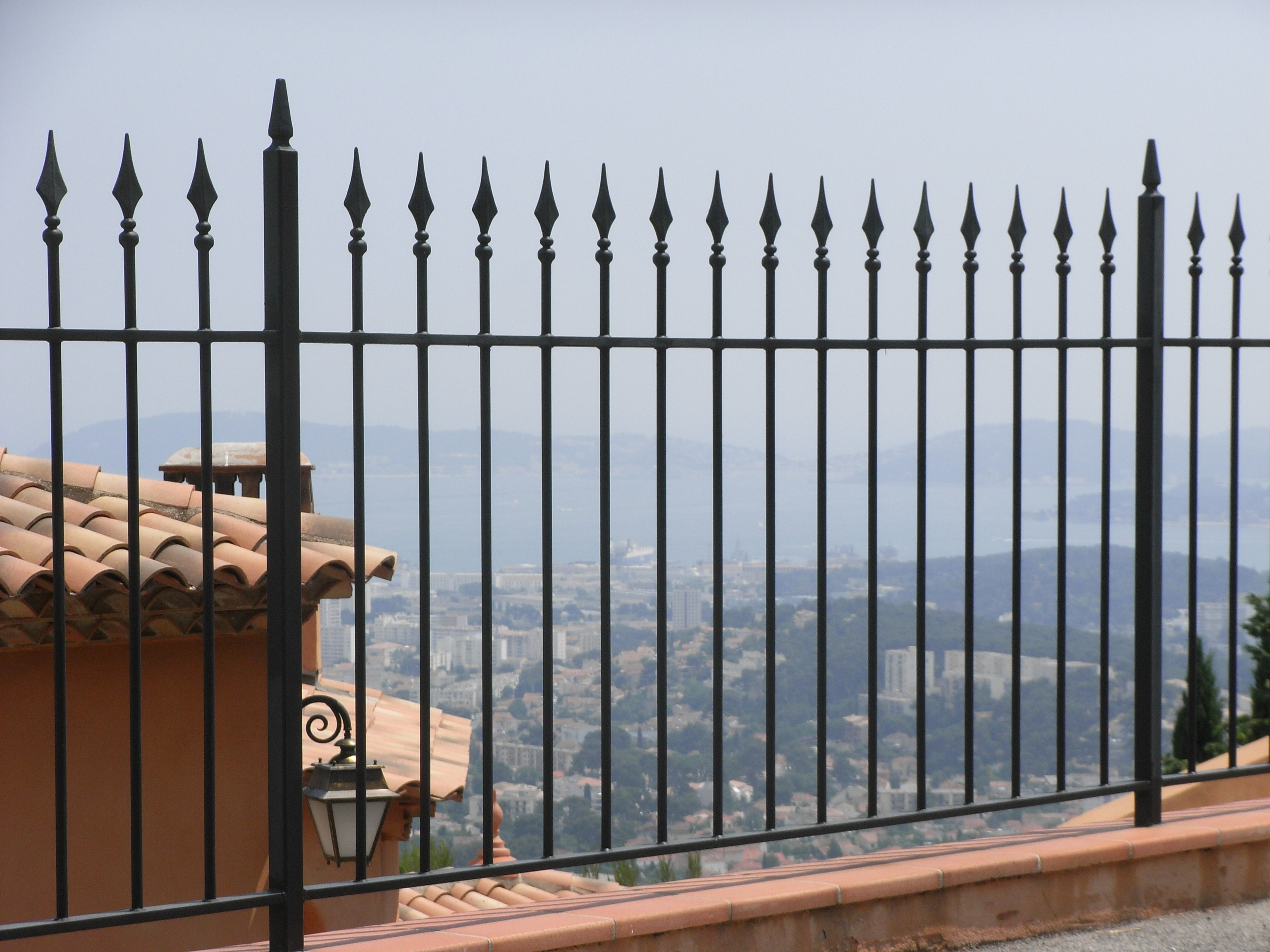 Clôture en fer ajourée